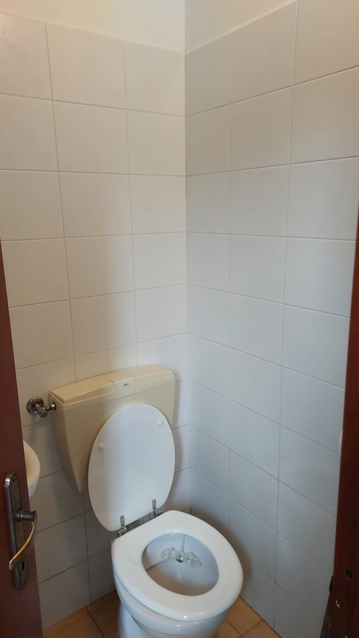 1418034_b4jww Negozio in vendita – €. 17.250,00 – rif. 4567826