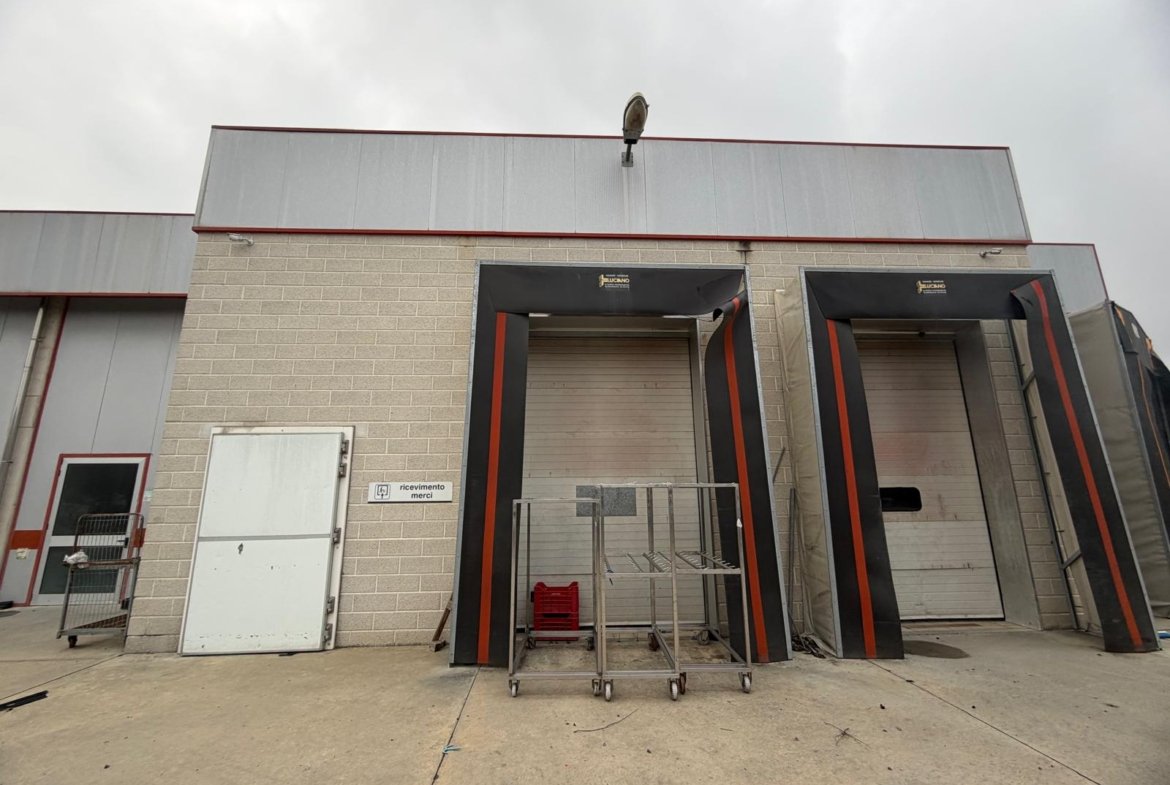 Struttura per uso commerciale in vendita – €. 375.000,00 – rif. 4567600