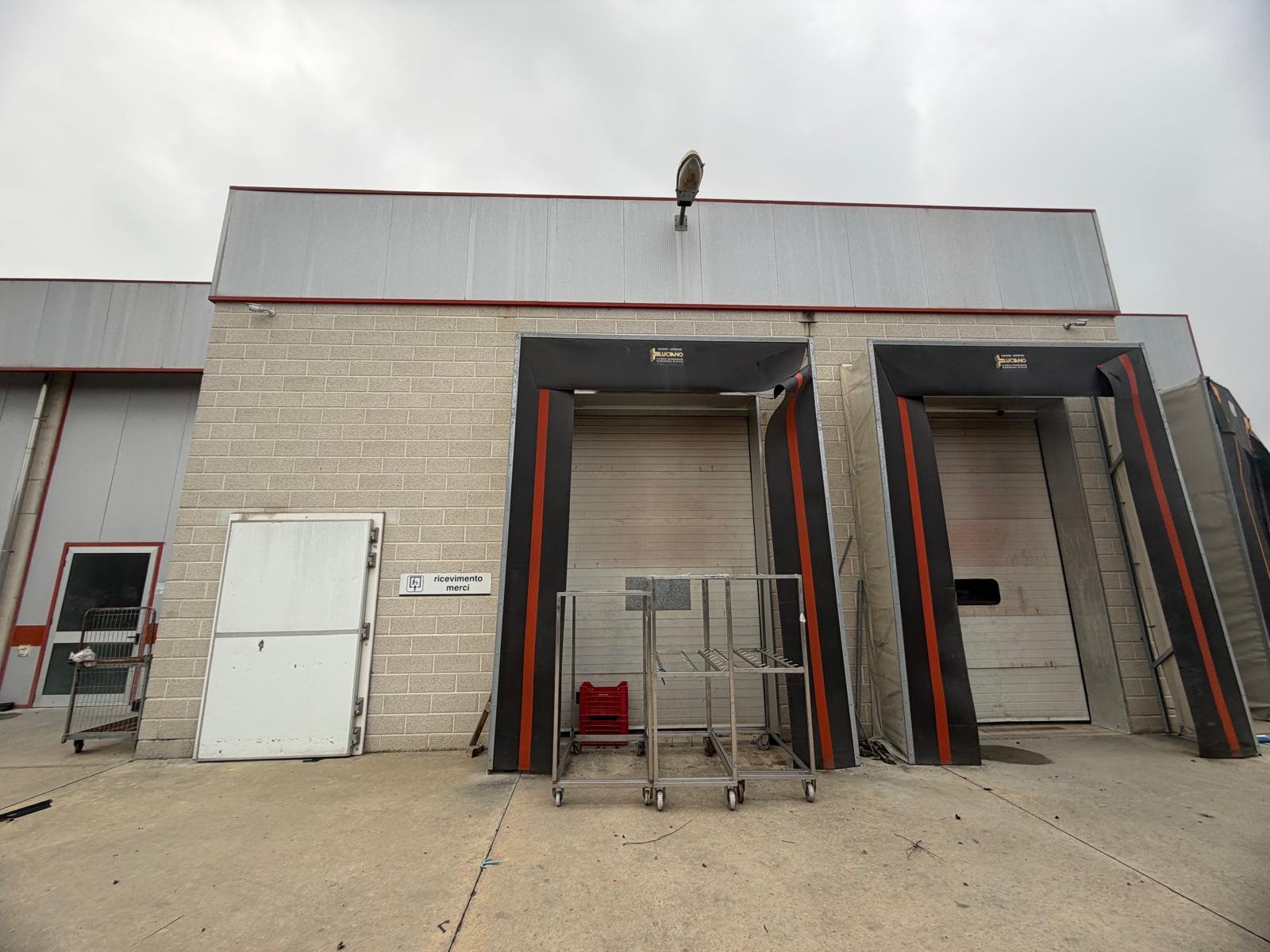 1418561_1jxuq Struttura per uso commerciale in vendita – €. 375.000,00 – rif. 4567600