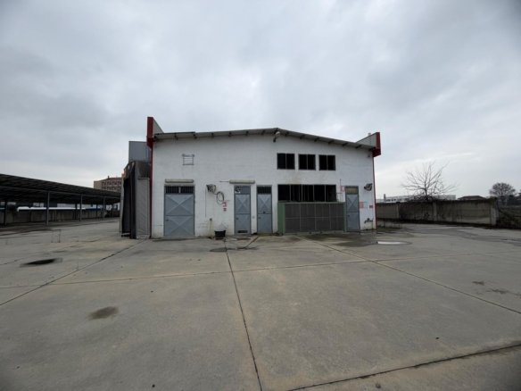 Struttura per uso commerciale in vendita – €. 375.000,00 – rif. 4567600