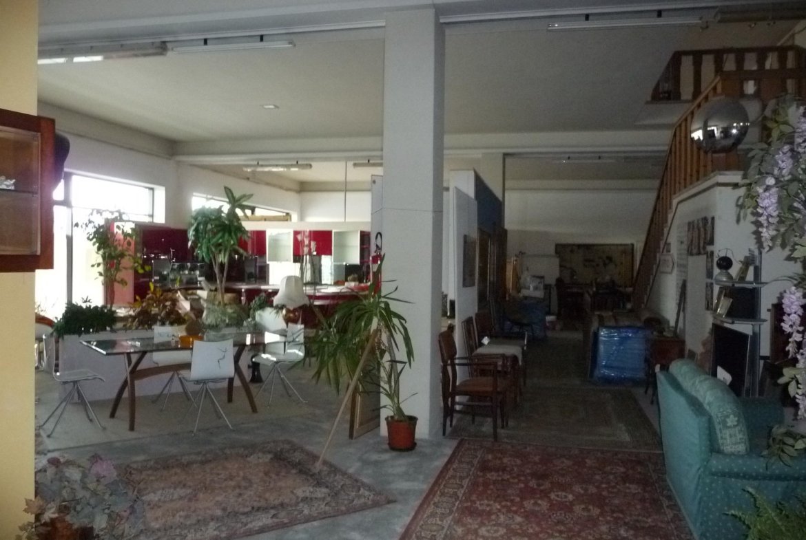 Struttura per uso commerciale in vendita – €. 900.000,00 – rif. 4602908