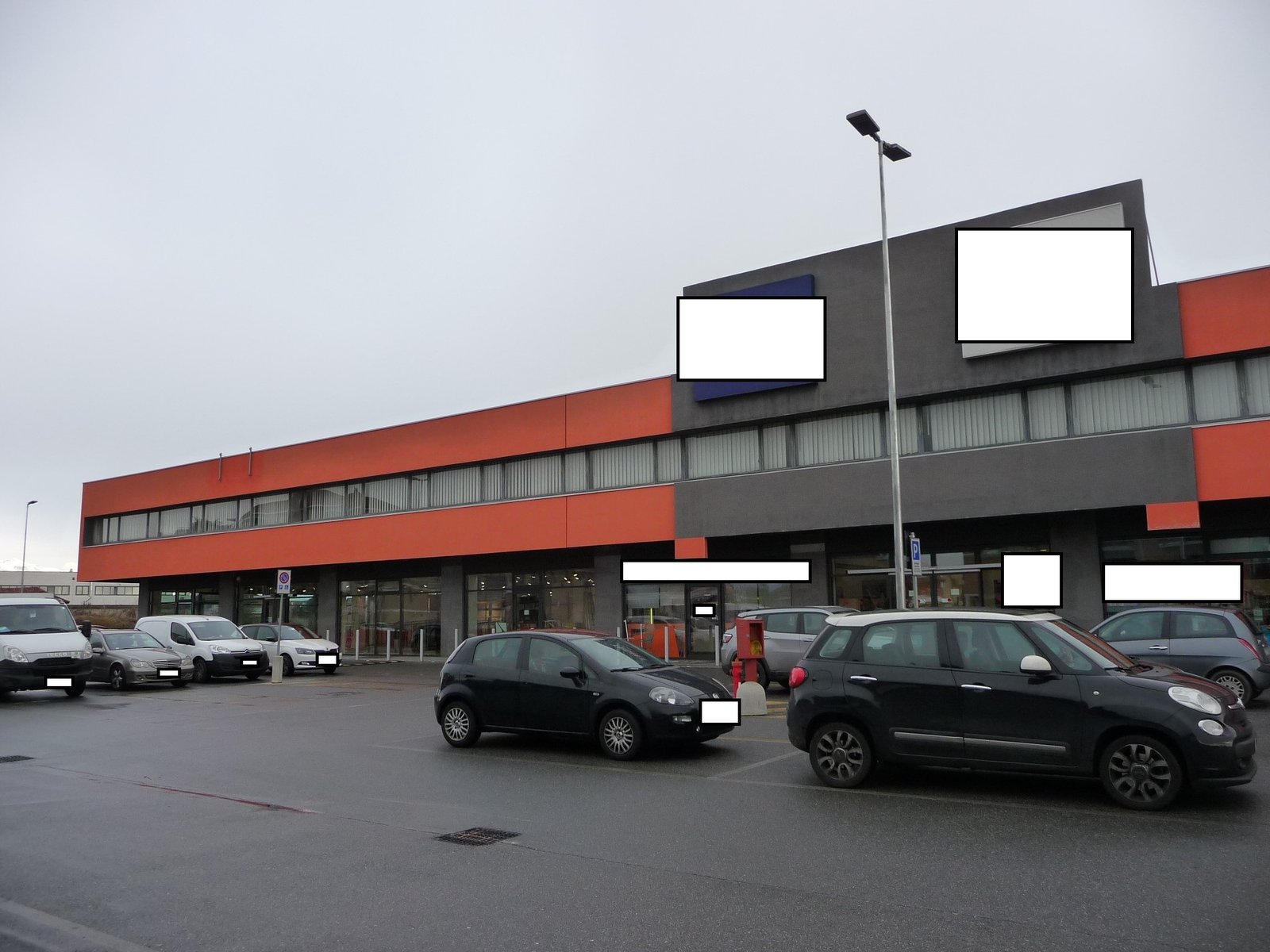 1423850_ciose.jpg Struttura per uso commerciale in vendita – €. 350.000,00 – rif. 4602960