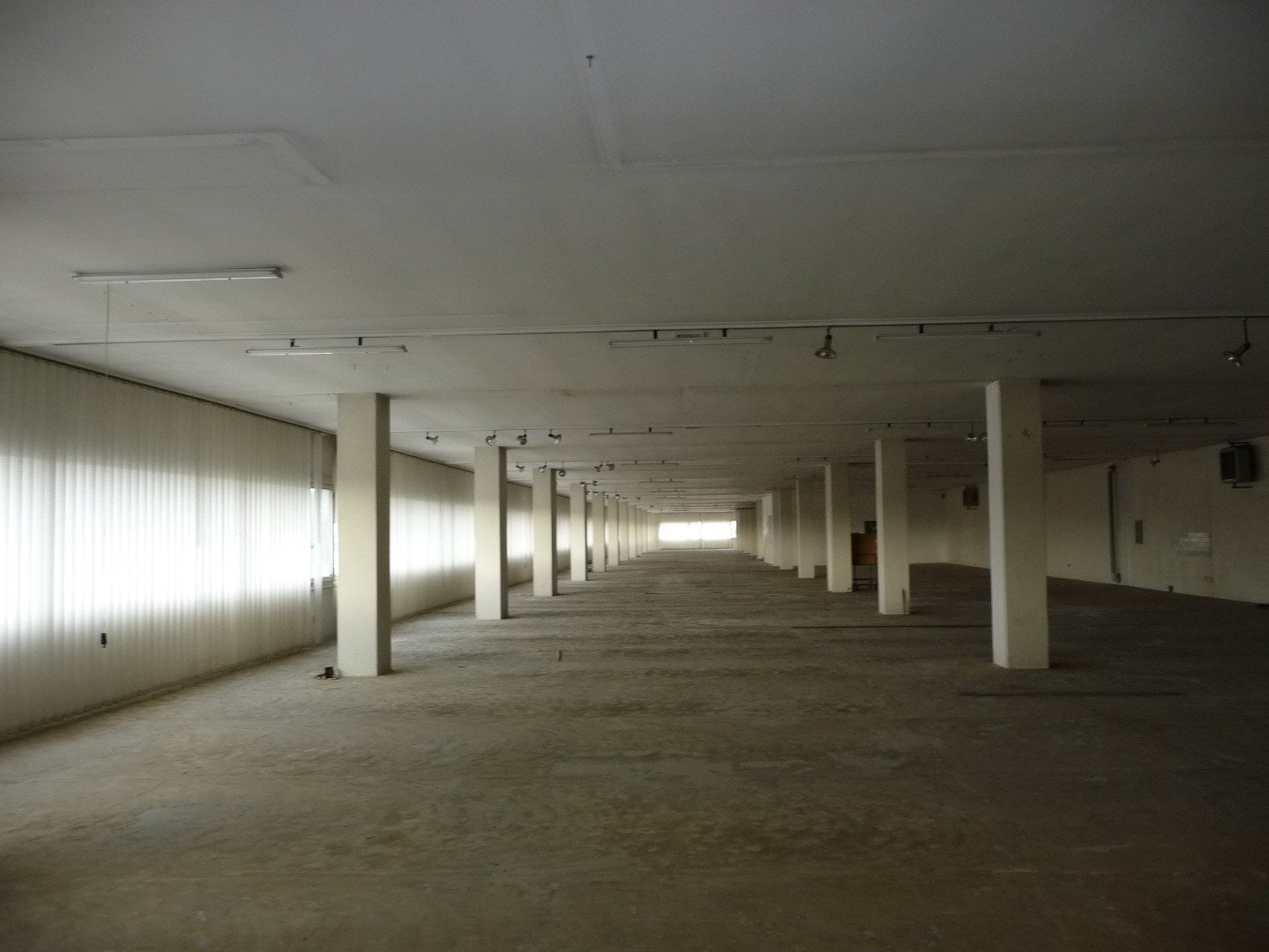 1423850_ouy38 Struttura per uso commerciale in vendita – €. 350.000,00 – rif. 4602960