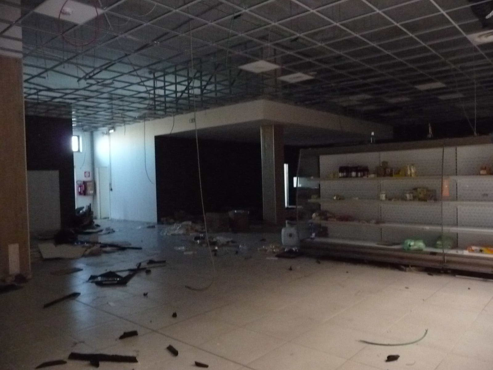 1423851_lyho3 Struttura per uso commerciale in vendita – €. 200.000,00 – rif. 4602926
