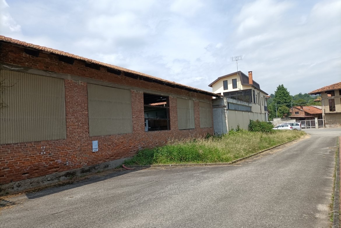 Capannone artigianale in vendita – €. 19.704,00 – rif. 4606623