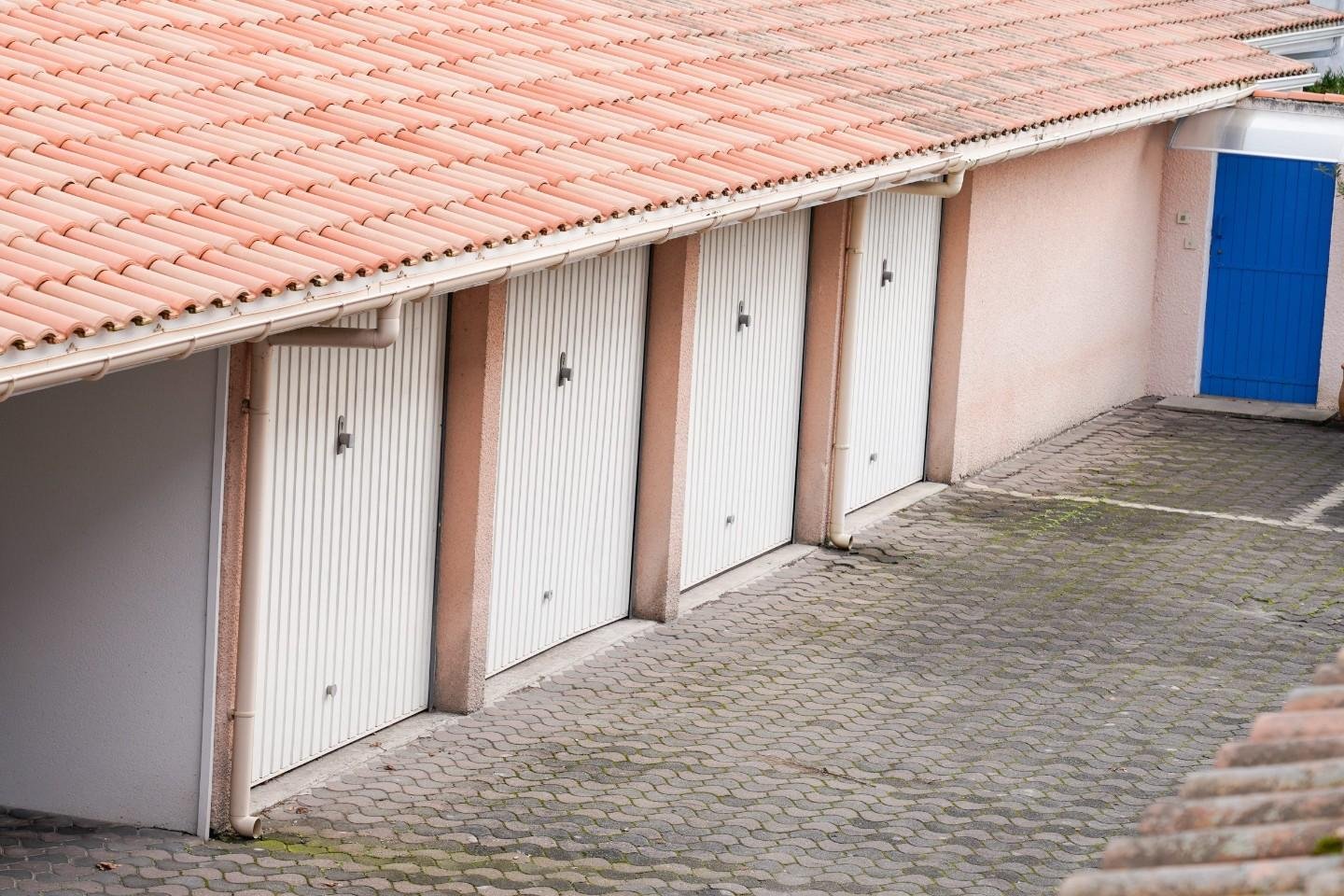 1426413-kycczn274k Garage in vendita – €. 3.000,00 – rif. 4605899