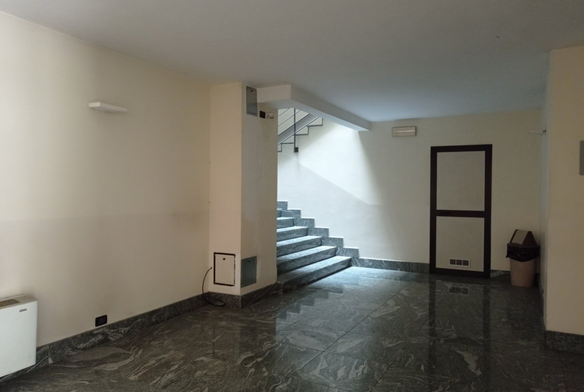 Struttura per uso commerciale in vendita – €. 1.950.000,00 – rif. 4608728