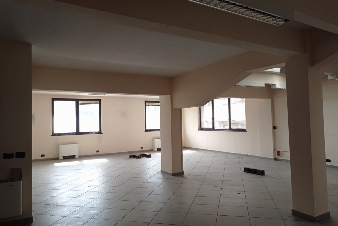 Struttura per uso commerciale in vendita – €. 1.950.000,00 – rif. 4608728