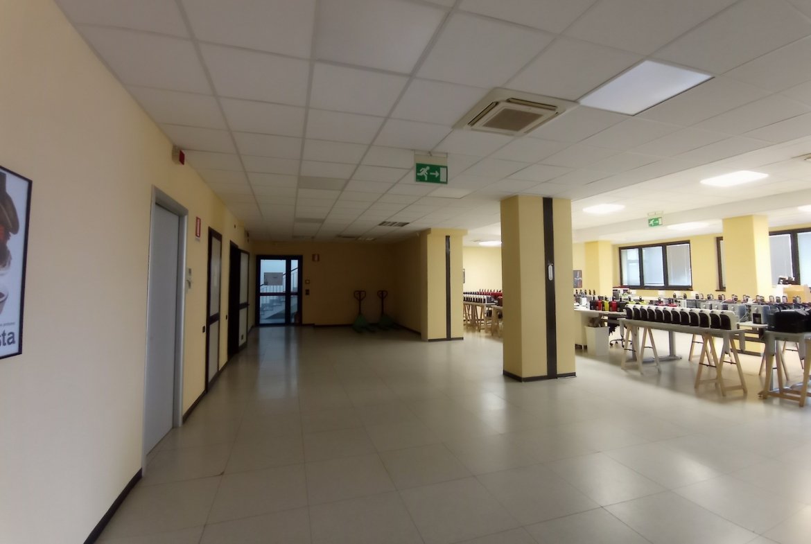 Struttura per uso commerciale in vendita – €. 1.950.000,00 – rif. 4608728