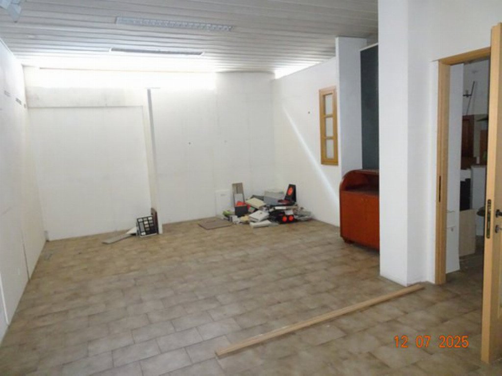 Struttura per uso commerciale in vendita – €. 125.000,00 – rif. 45030